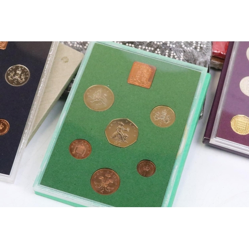 166 - A collection of thirteen Royal Mint United Kingdom brilliant uncirculated coin annual year sets to i... 