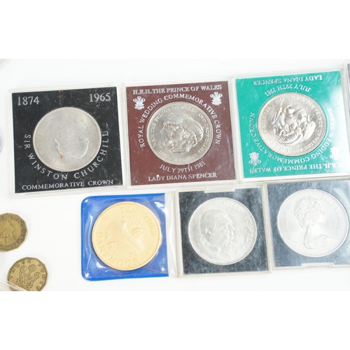 177 - A collection of mixed coins and tokens to include pre decimal coins, commemorative crowns, coin year... 