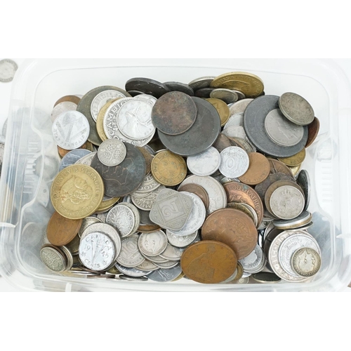 195 - A collection of British pre decimal and World coins to include a selection of silver examples and to... 