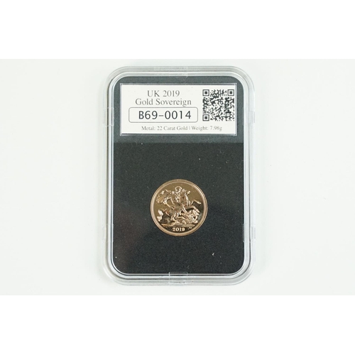 197 - A United Kingdom Queen Elizabeth II 2019 gold full sovereign, slab mounted within fitted display cas... 