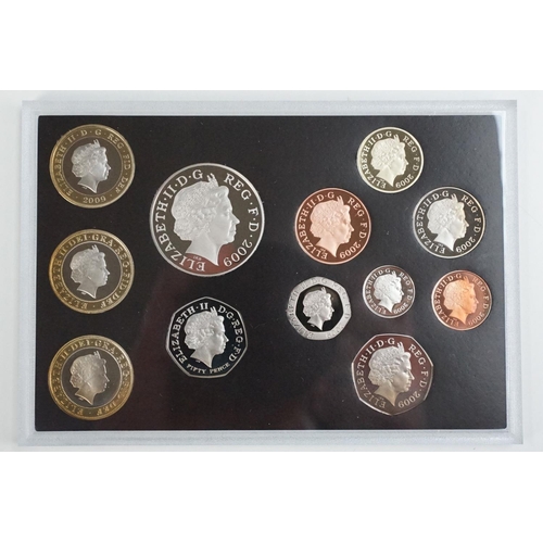 199 - A Royal Mint Queen Elizabeth II United Kingdom 2009 proof coin set to include the Kew Gardens 50p co... 