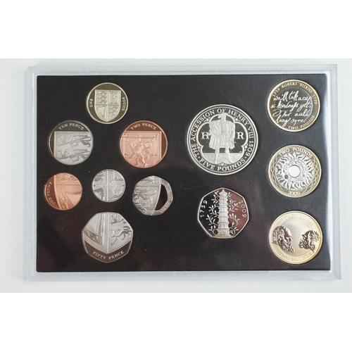 199 - A Royal Mint Queen Elizabeth II United Kingdom 2009 proof coin set to include the Kew Gardens 50p co... 