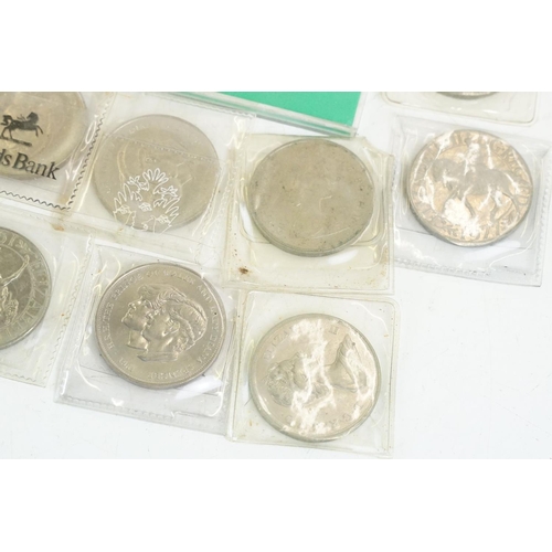 20 - A large collection of British commemorative crown coins.