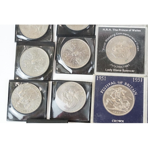 20 - A large collection of British commemorative crown coins.