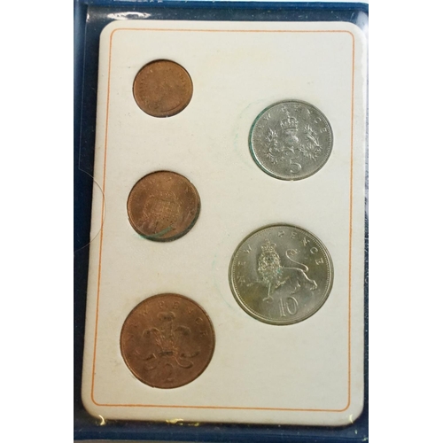 73 - A collection of mixed coins to include circulated and uncirculated examples together with some silve... 