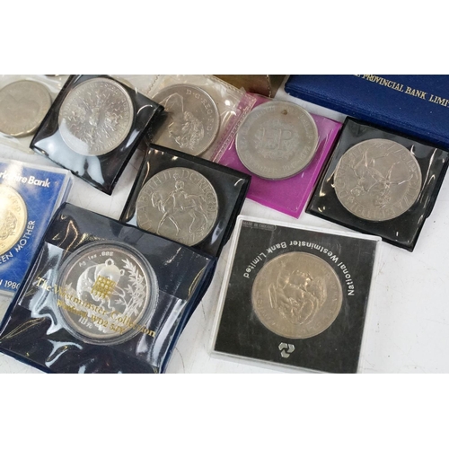 73 - A collection of mixed coins to include circulated and uncirculated examples together with some silve... 