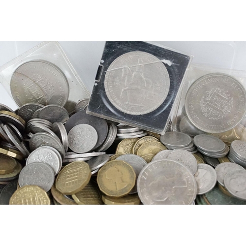 75 - A collection of British pre decimal coins to include half crowns, florins, shillings, sixpences, thr... 