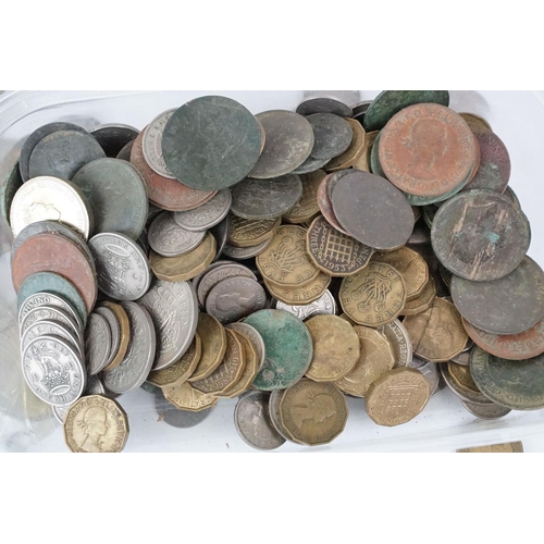 75 - A collection of British pre decimal coins to include half crowns, florins, shillings, sixpences, thr... 