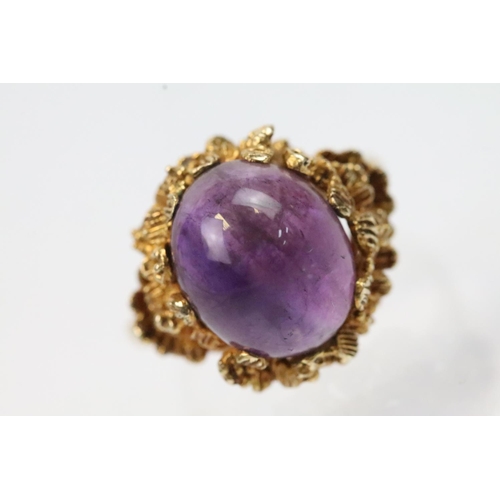 43 - Vintage 9ct gold and amethyst ring. The ring being set with an oval amethyst cabochon set within pie... 