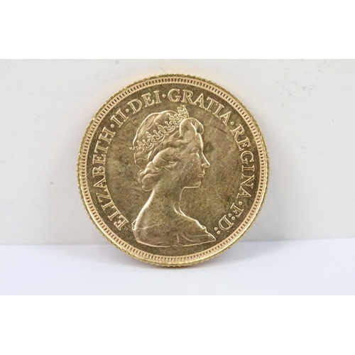 217 - A British Queen Elizabeth II 1982 gold full sovereign coin.