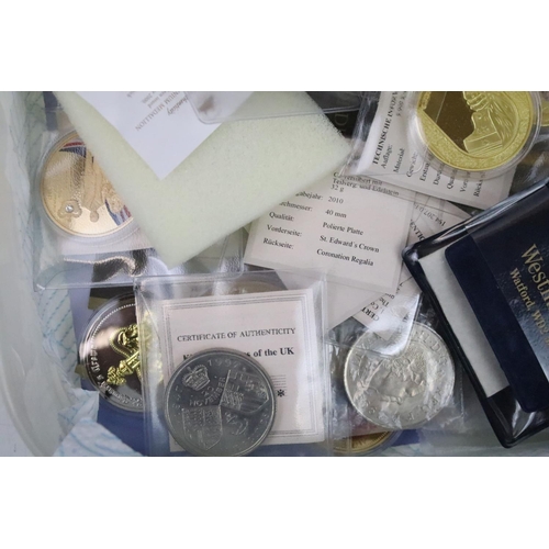 228 - A group of mixed collectors coins, mainly uncirculated and proof like encapsulated examples to inclu... 