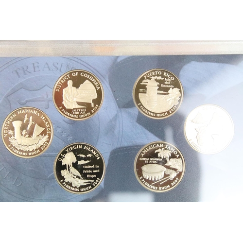 246 - A collection of United States of America and Canadian coin sets to include proof and brilliant uncir... 