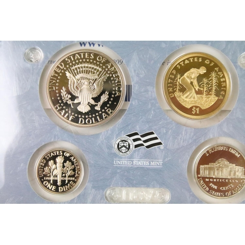 246 - A collection of United States of America and Canadian coin sets to include proof and brilliant uncir... 