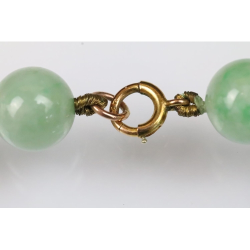 17 - Jace beaded necklace threaded with green jadeite spherical beads with a 9ct gold clasp. Measures 15 ... 