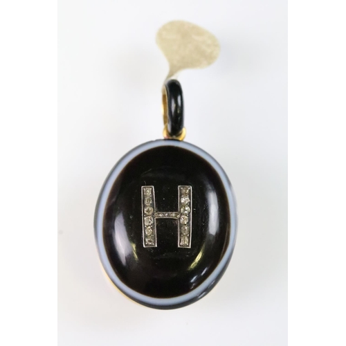 10 - 19th Century Victorian 18ct gold, banded agate and diamond H initial mourning locket. The locket hav... 