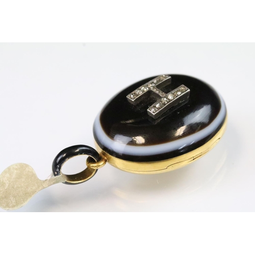 10 - 19th Century Victorian 18ct gold, banded agate and diamond H initial mourning locket. The locket hav... 