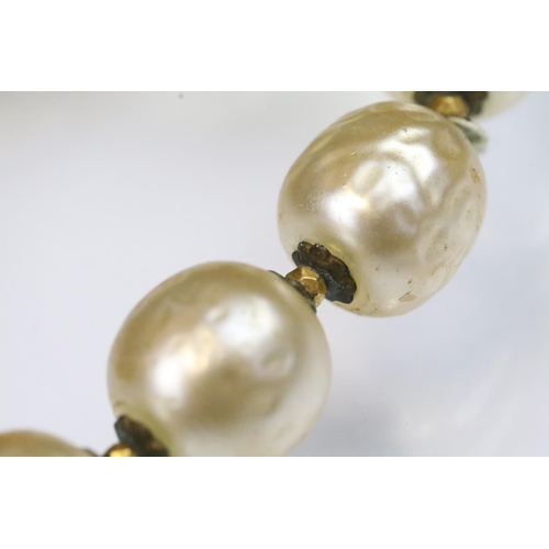 47 - Miriam Haskell - vintage faux pearl necklace with hook and chain fastening. Signed panel to clap. Me... 