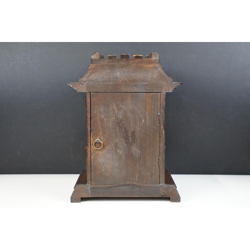 103 - Antique Junghans German mantel clock with oak case and brass decoration, H 34cm x W 26cm x D 16cm