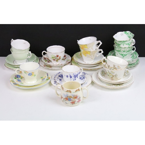 43 - Selection of tea cup trios to include Aynsley, Valencia, Doulton and Cloclough examples and a Royal ... 