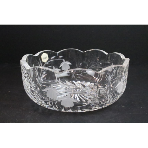 70 - Stuart Crystal fruit bowl, Daisy cheese platter and six Doulton International Crystal champagne flut... 