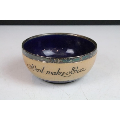 76 - Early 20th century Royal Doulton porridge bowl 5432 with 'Meal Makes Men' inscription together with ... 