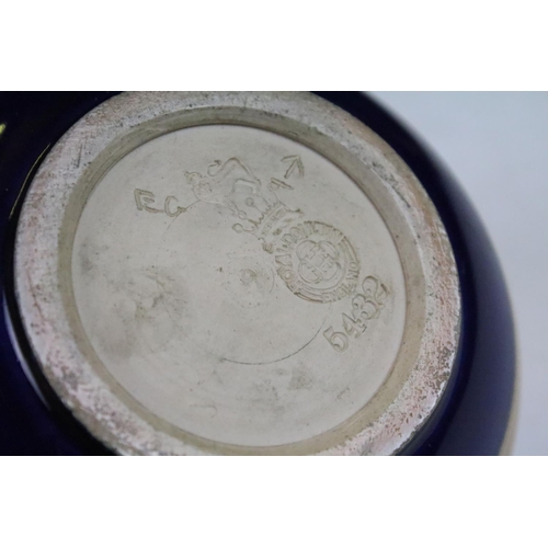 76 - Early 20th century Royal Doulton porridge bowl 5432 with 'Meal Makes Men' inscription together with ... 