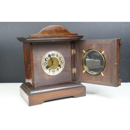 114 - Early 20th century oak mantle clock H 33cm x W 27cm x D 17.5cm