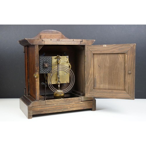 114 - Early 20th century oak mantle clock H 33cm x W 27cm x D 17.5cm