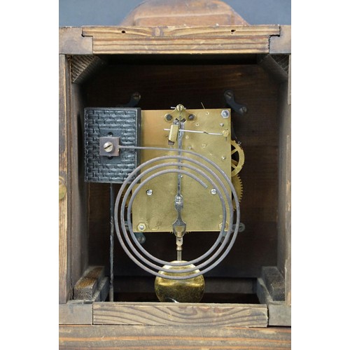 114 - Early 20th century oak mantle clock H 33cm x W 27cm x D 17.5cm