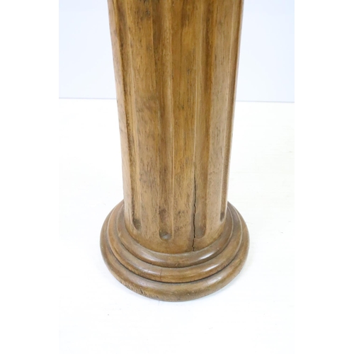 523 - Pair of carved wooden Corinthian columns, each 101.5cm high