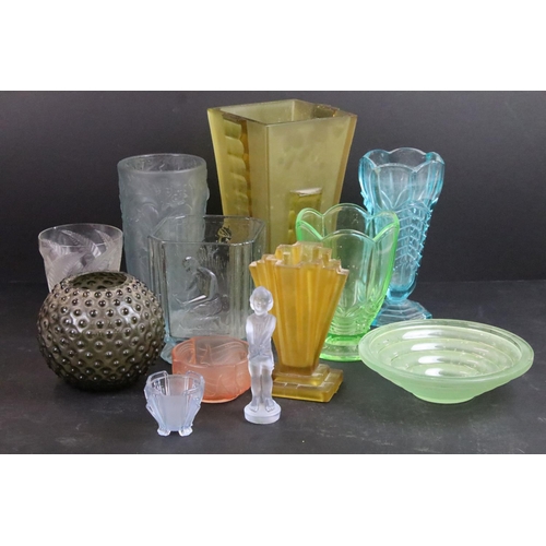 60 - Vintage Art Deco selection of glass to include coloured example vases, ball vase, box vase, Davidson... 