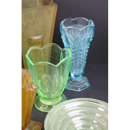 60 - Vintage Art Deco selection of glass to include coloured example vases, ball vase, box vase, Davidson... 