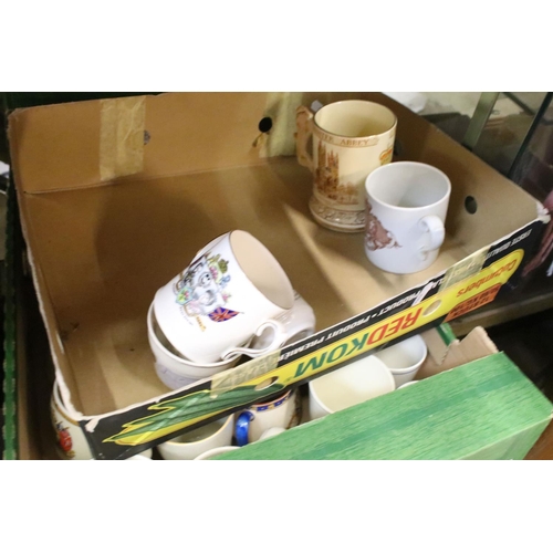 83 - Large assortment of commemorative Royal mugs to include Royal Minton, Holkham Pottery, J & G Meakin,... 