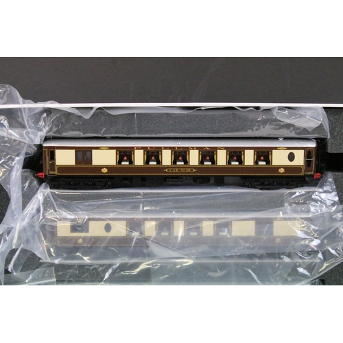 1 - Boxed Golden Age Models made in Korea by FC Models OO gauge Pullman Coach brown & cream #3052 2 moto... 