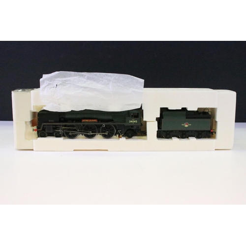 15 - Two boxed Hornby OO gauge locomotives to include R2338 NE 4-6-2 Class A4 Locomotive Sir Charles Newt... 