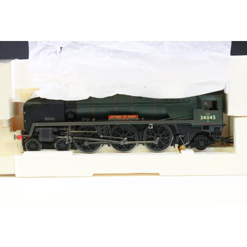 15 - Two boxed Hornby OO gauge locomotives to include R2338 NE 4-6-2 Class A4 Locomotive Sir Charles Newt... 