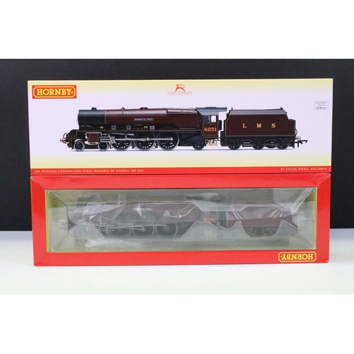 7 - Two boxed Hornby OO gauge locomotives to include R3332 BR (Late) King Class King Edward VIII 6029 an... 