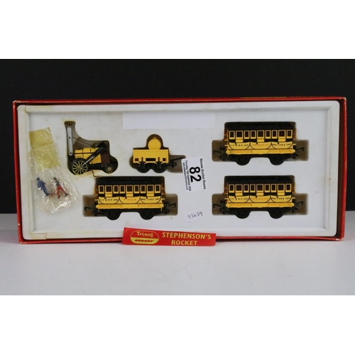 82 - Boxed Hornby OO gauge R346C Stephensons Rocket Train, complete with locomotive, rolling stock and 2 ... 