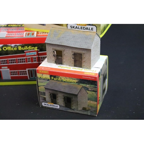 60 - 32 Boxed Hornby Skaledale OO gauge trackside accessories to include R8773 Modern Industrial Unit, R8... 