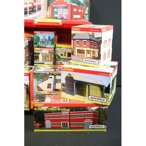 60 - 32 Boxed Hornby Skaledale OO gauge trackside accessories to include R8773 Modern Industrial Unit, R8... 