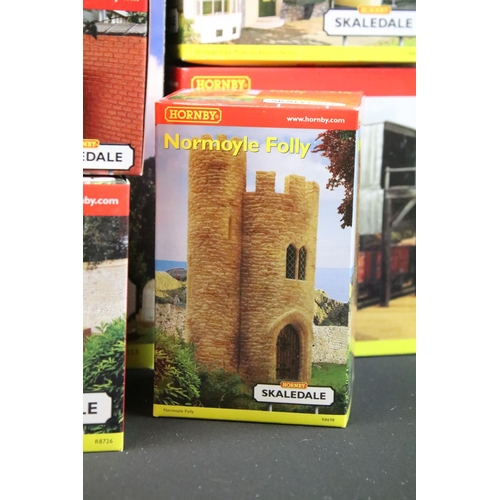 62 - 22 Boxed Hornby Skaledale OO gauge trackside buildings to include R8553 Holy Trinity Church, R8711 C... 