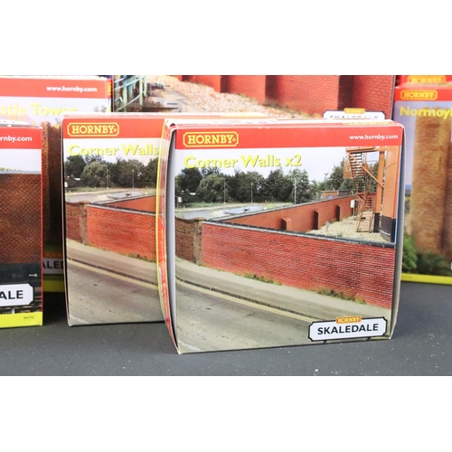 62 - 22 Boxed Hornby Skaledale OO gauge trackside buildings to include R8553 Holy Trinity Church, R8711 C... 