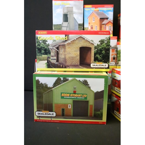 63 - 27 Boxed Hornby Skaledale OO gauge trackside buildings to include R8516 St James' Parish, RR8546 Edd... 