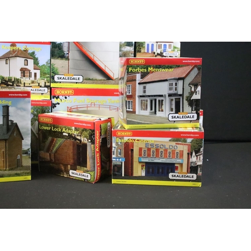 64 - 24 Boxed Hornby Skaledale OO gauge trackside buildings to include R8581 Double Road Engine Shed, R89... 