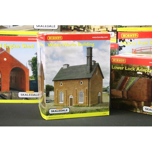 64 - 24 Boxed Hornby Skaledale OO gauge trackside buildings to include R8581 Double Road Engine Shed, R89... 