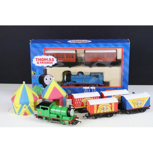 87 - Collection of Hornby Thomas & Friends OO gauge model railway to include R9087 Thomas, Annie & Clarab... 