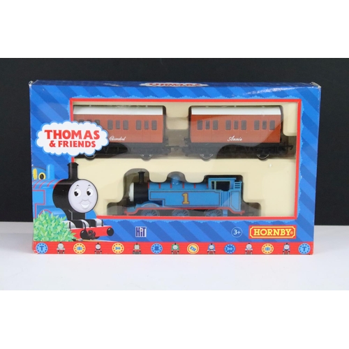 87 - Collection of Hornby Thomas & Friends OO gauge model railway to include R9087 Thomas, Annie & Clarab... 