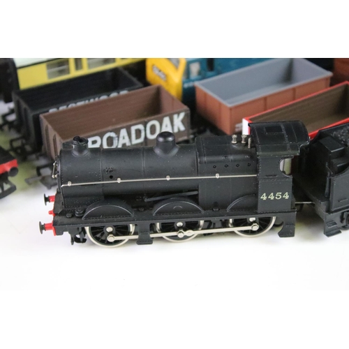 89 - Six OO gauge / Hornby Dublo locomotives to include Hornby Dublo Barnstaple, Lima NO 22, Airfix 0-6-0... 