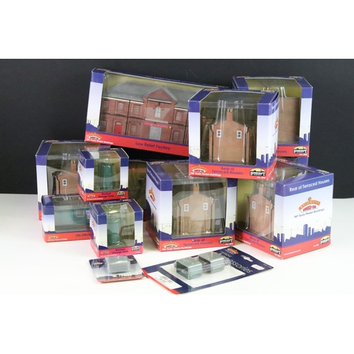 92 - 12 Boxed / carded Bachmann Scenecraft OO gauge trackside buildings and accessories to include 6 x 44... 