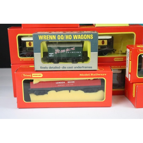 93 - Collection of boxed Triang / Hornby accessories to include 11 x items of rolling stock featuring R34... 